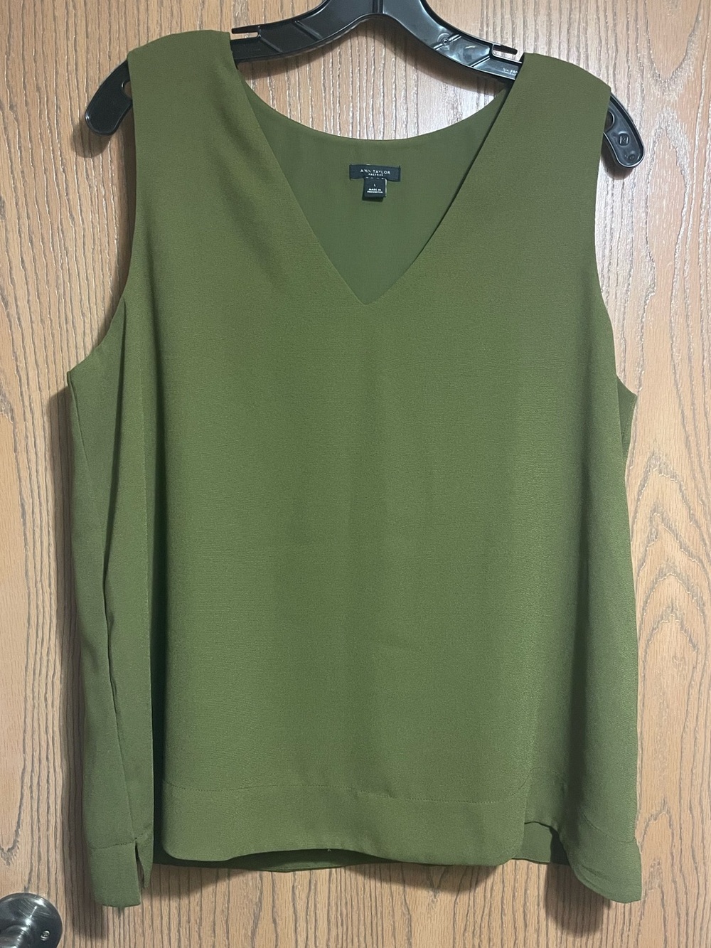 EUC Ann Taylor Tank in Olive Green with V-Neck